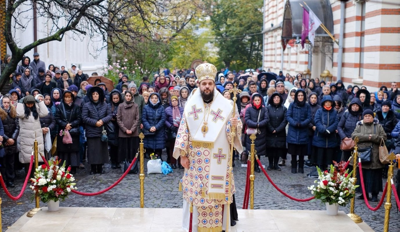 Rugăciune adusă Sfinților Arhangheli la Mănăstirea Radu Vodă din Capitală 347392