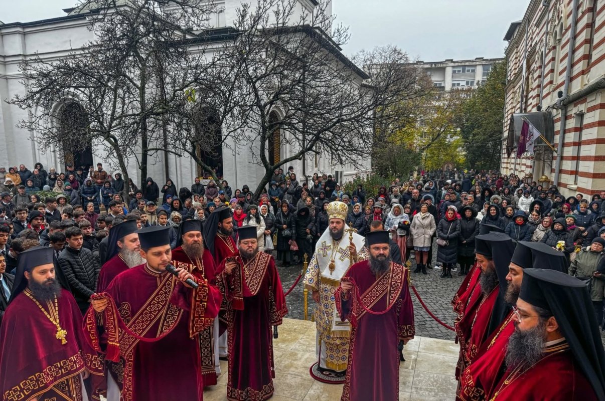 Rugăciune adusă Sfinților Arhangheli la Mănăstirea Radu Vodă din Capitală 347393