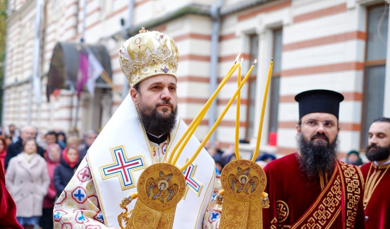 Rugăciune adusă Sfinților Arhangheli la Mănăstirea Radu Vodă din Capitală 347394