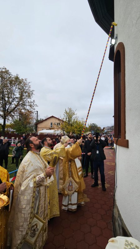 Sfințirea bisericii Parohiei Mărășeasca din judeţul Prahova 347449