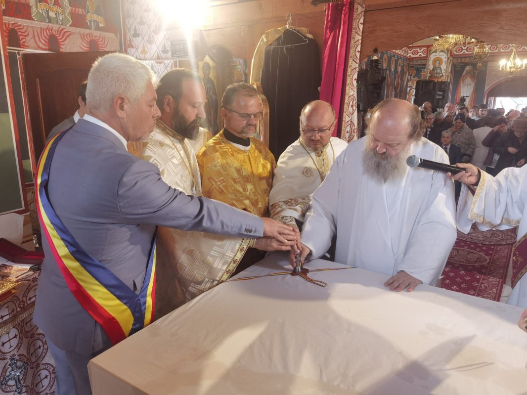 Sfințirea bisericii Parohiei Mărășeasca din judeţul Prahova 347457