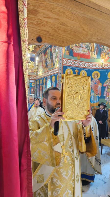 Sfințirea bisericii Parohiei Mărășeasca din judeţul Prahova 347459