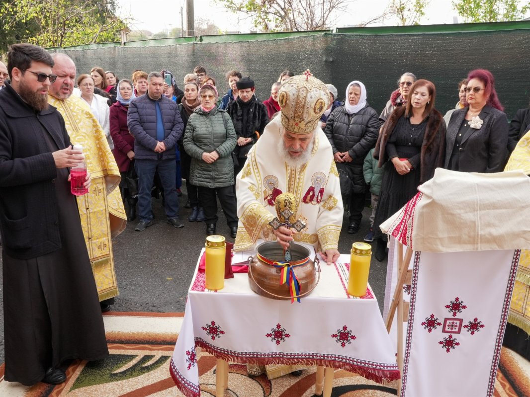 Binecuvântarea capelei Spitalului CFR din orașul Galaţi 347541