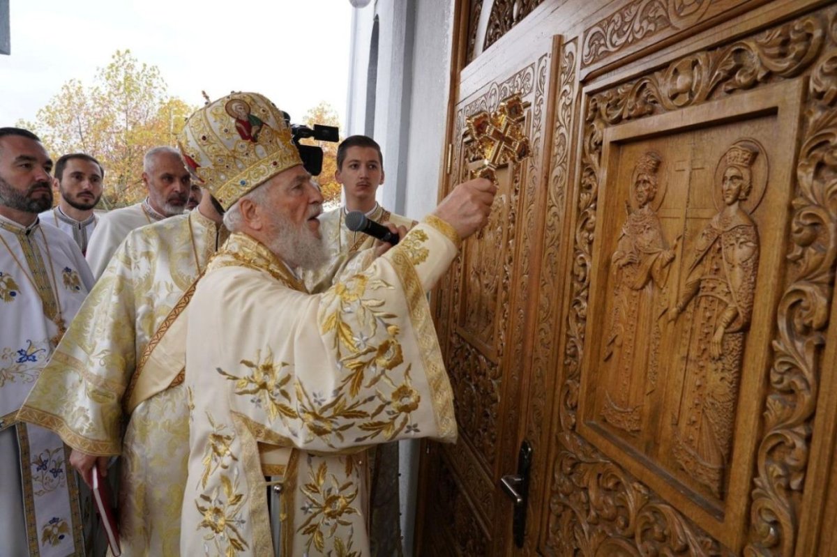 Sfințirea „catedralei” municipiului Moreni 347540