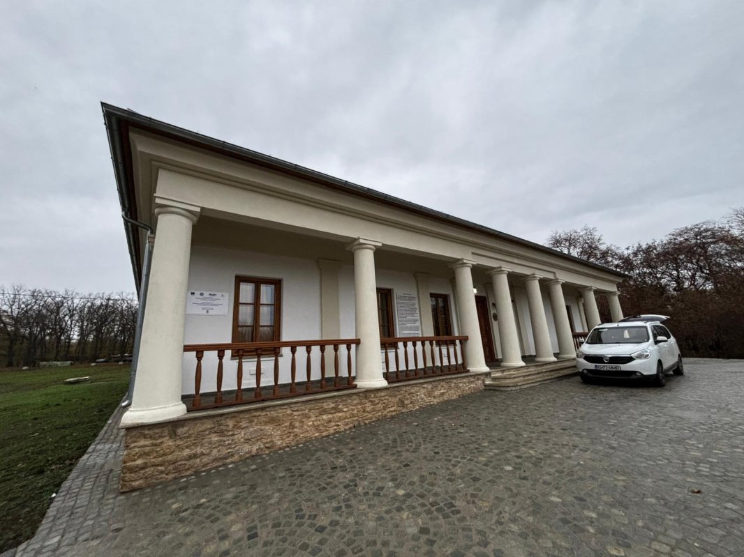 Un vechi conac boieresc a reînviat într-un Centru de zi pentru bunici 347590