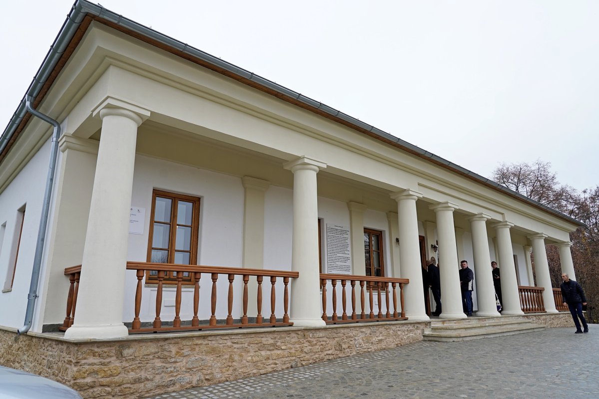 Sfințirea centrului de zi pentru bunici din Miorcani 347637