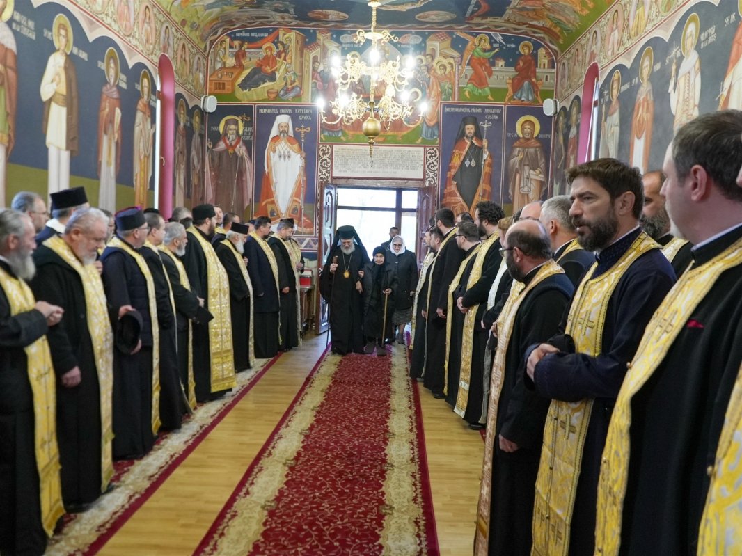 Conferință pastoral-misionară și pelerinaj al preoților brăileni 347787
