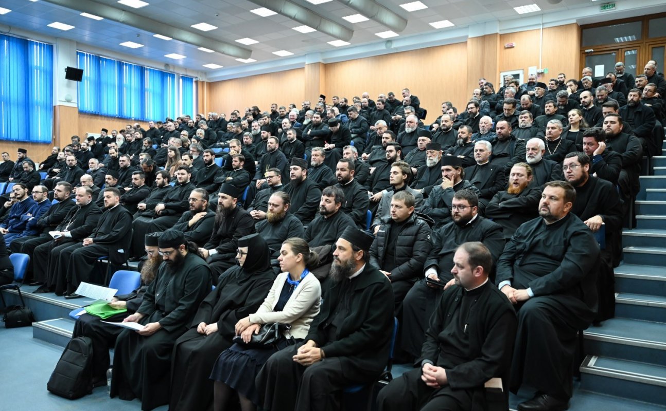 Conferință preoţească în Episcopia Devei și Hunedoarei 347846