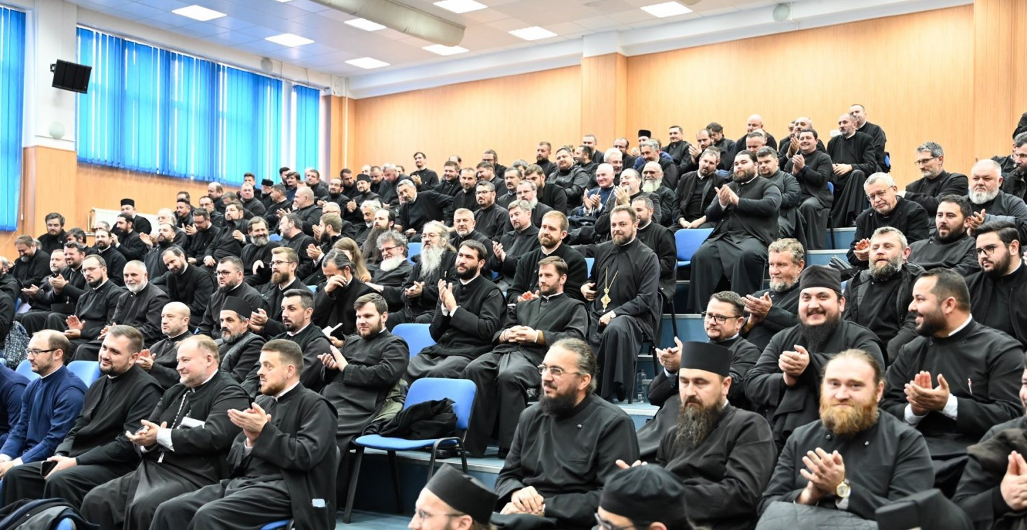 Conferință preoţească în Episcopia Devei și Hunedoarei 347847