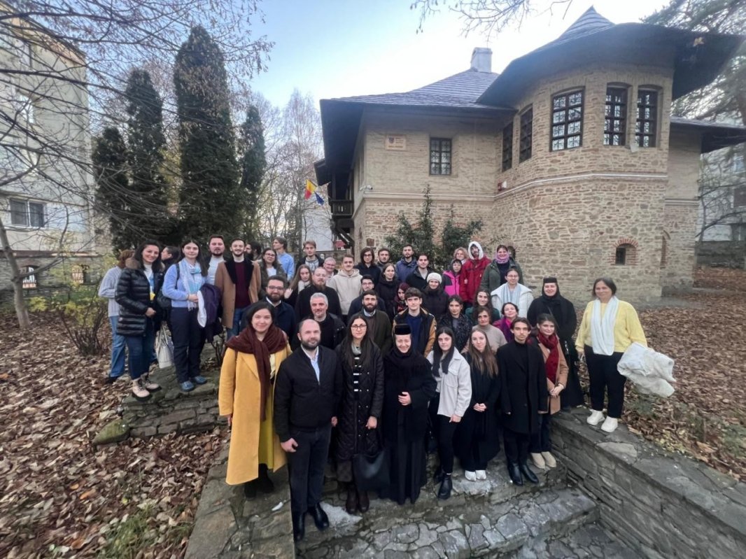 Dialog între teologie și știință la Iași 347984