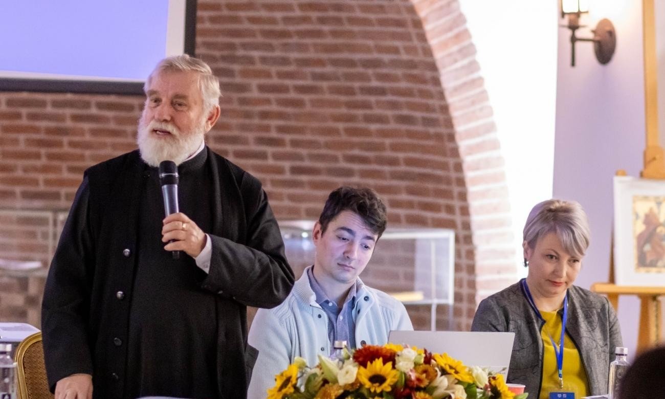 Dialog între teologie și știință la Iași 347985