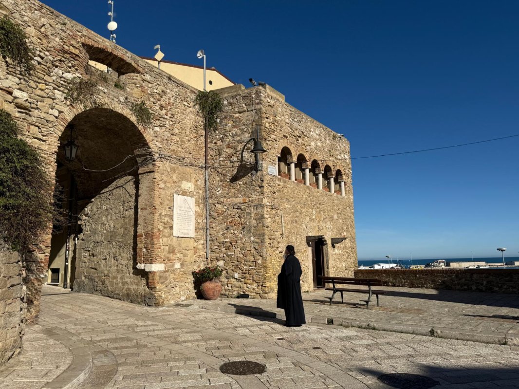 Paşii unui pelerin în adâncurile lumii creştine 348055