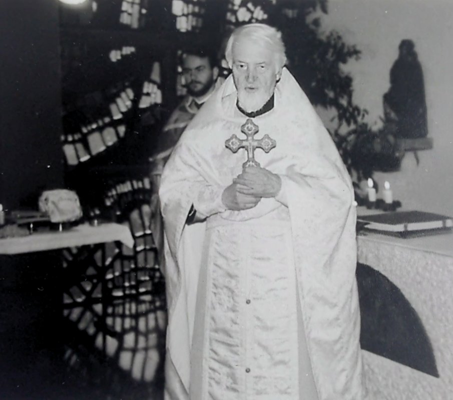 Slujind Sfânta Liturghie împreună cu Sfântul Preot Mărturisitor Dumitru Stăniloae 347995