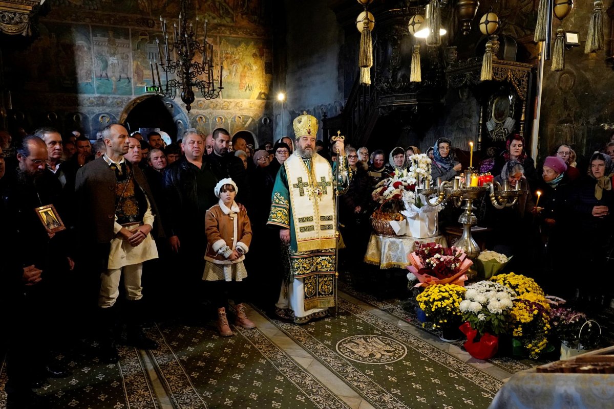 Prăznuirea Sfântului Paisie la Mănăstirea Neamț 348090