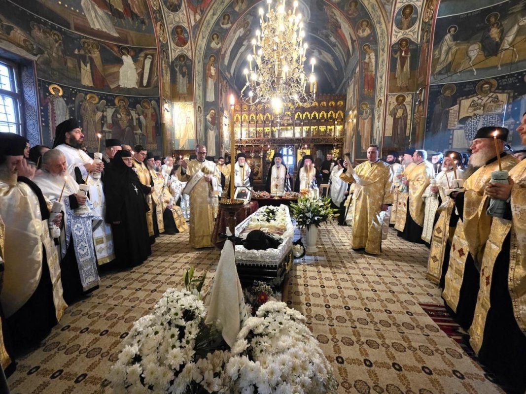 Înmormântarea maicii Ierusalima Ghibu la Mănăstirea Râmeț 348202