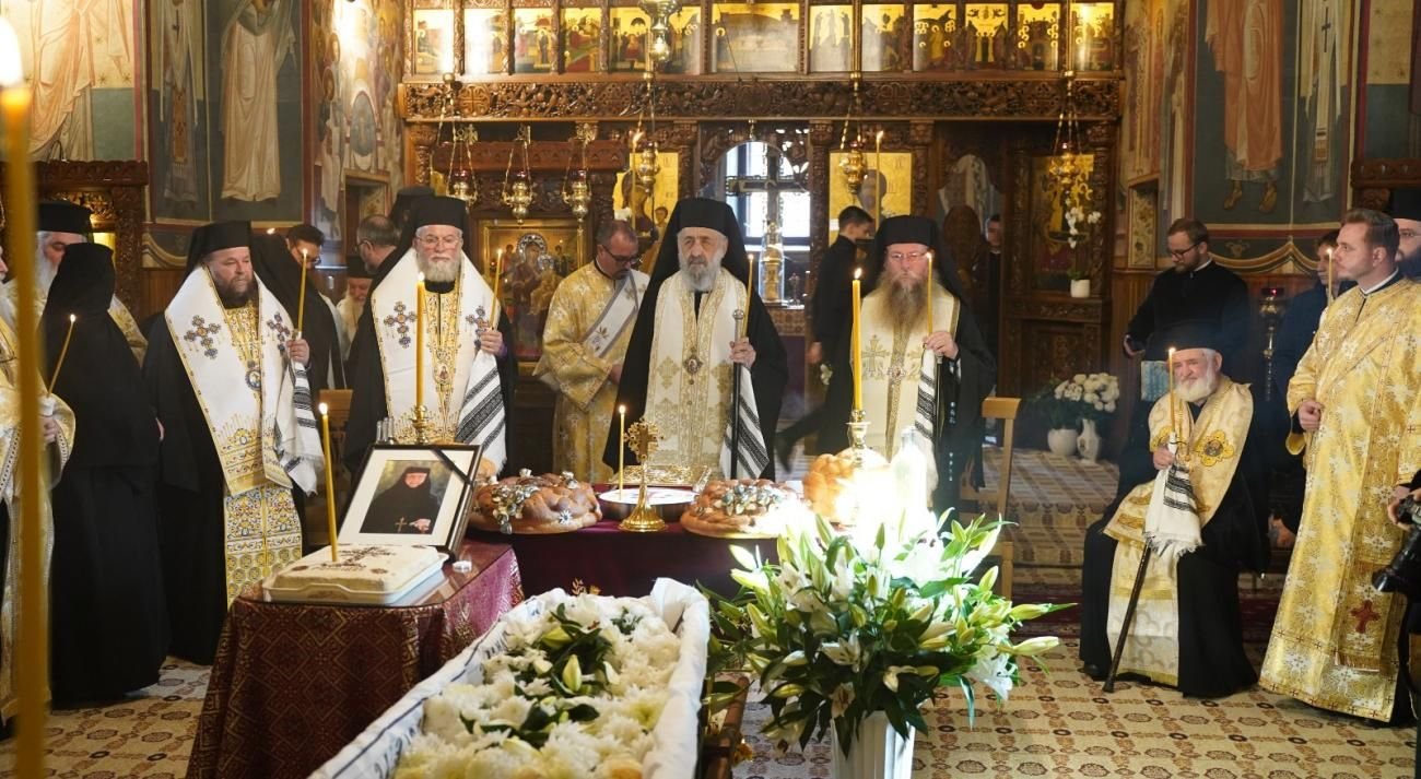 Înmormântarea maicii Ierusalima Ghibu la Mănăstirea Râmeț 348207