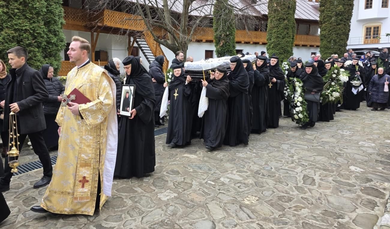 Înmormântarea maicii Ierusalima Ghibu la Mănăstirea Râmeț 348214