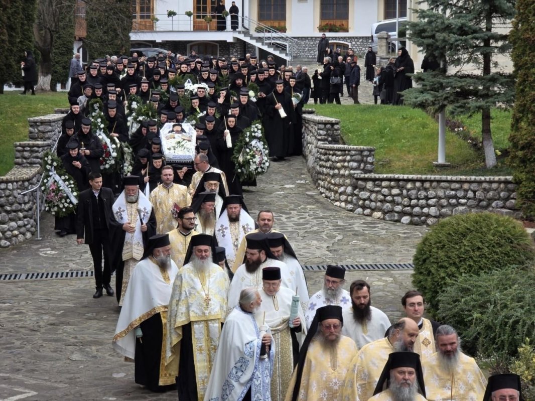 Înmormântarea maicii Ierusalima Ghibu la Mănăstirea Râmeț 348215