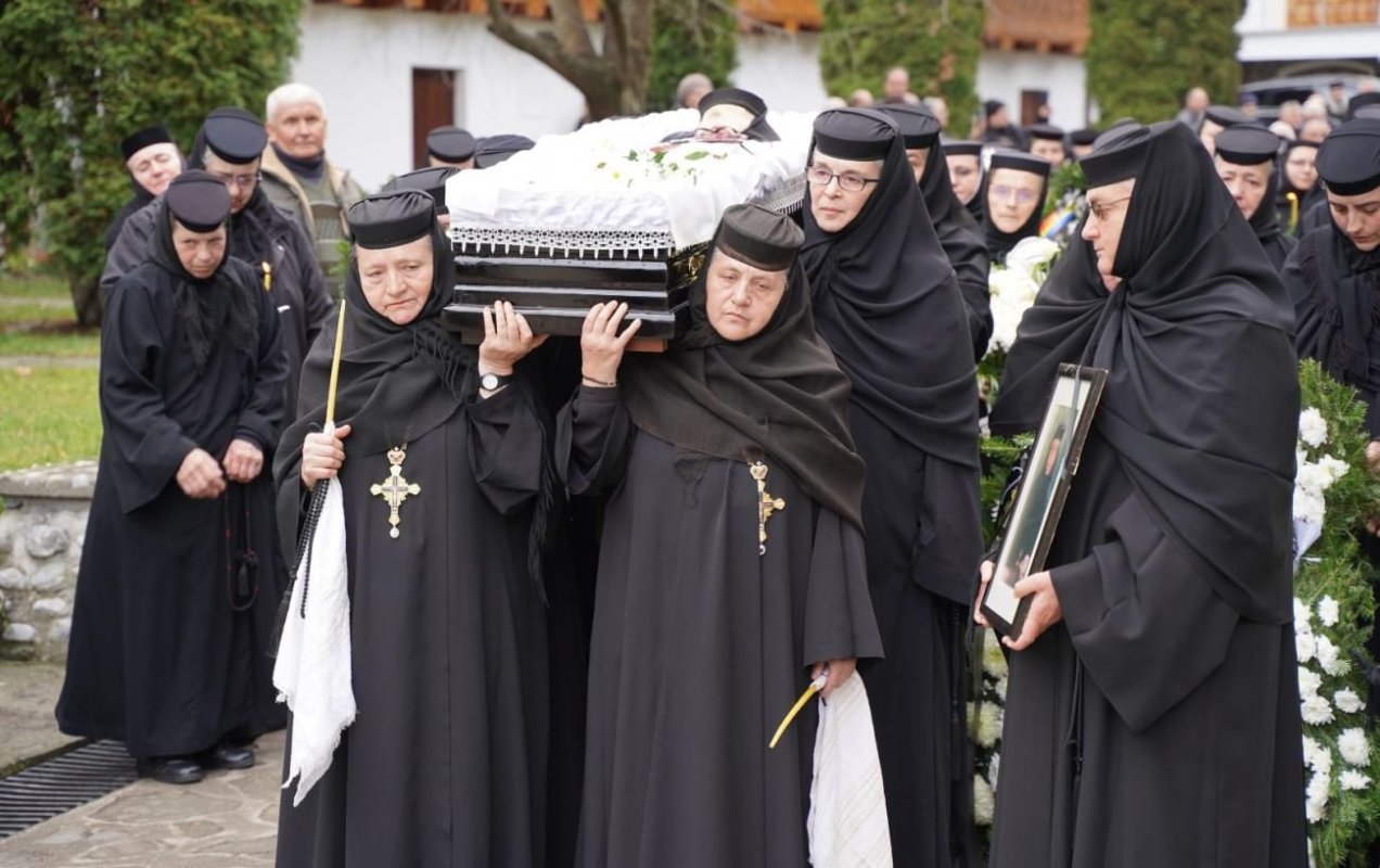Înmormântarea maicii Ierusalima Ghibu la Mănăstirea Râmeț 348217