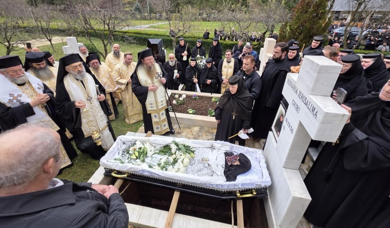 Înmormântarea maicii Ierusalima Ghibu la Mănăstirea Râmeț 348218