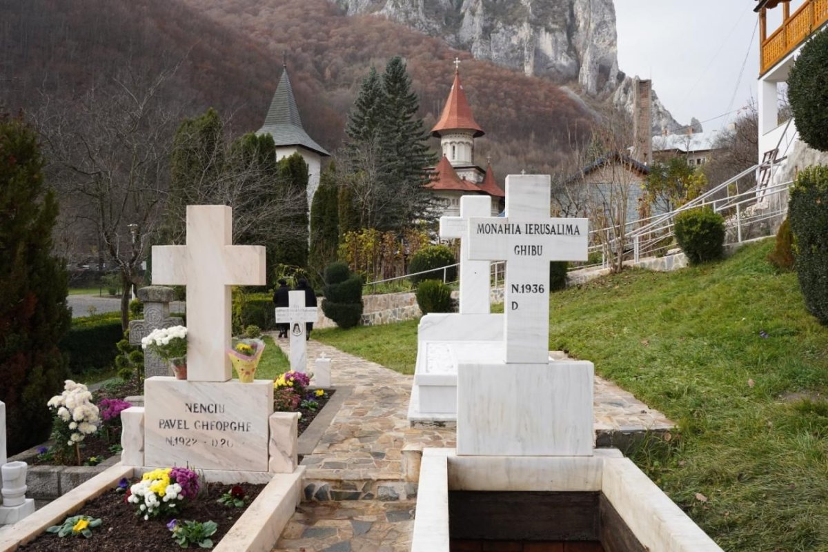 Înmormântarea maicii Ierusalima Ghibu la Mănăstirea Râmeț 348222