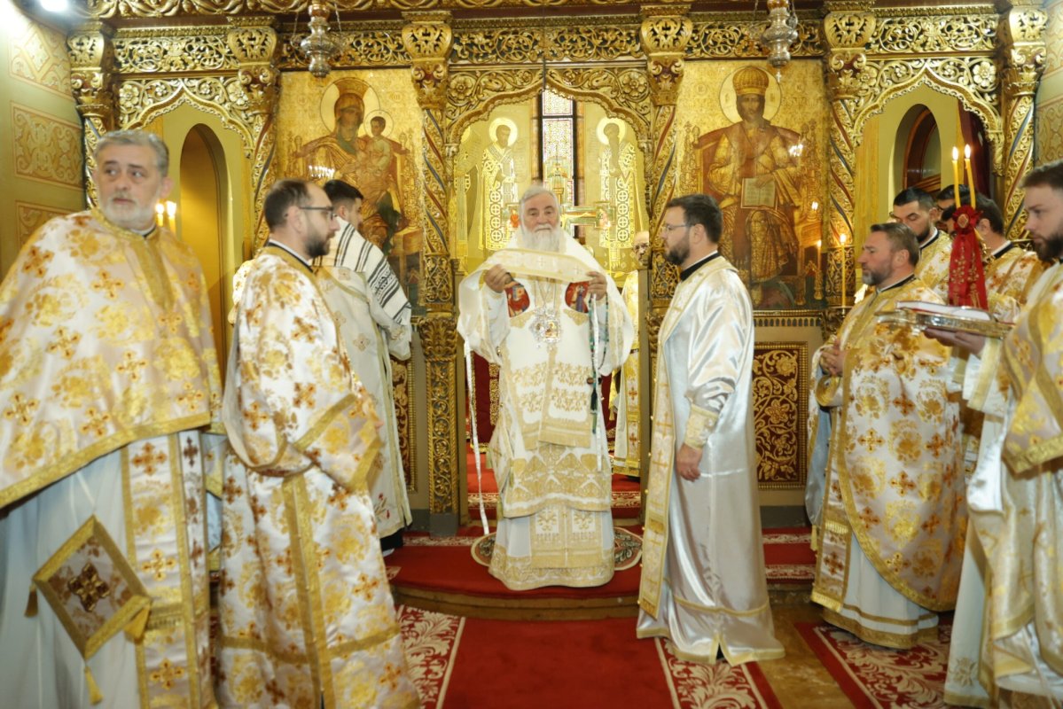 Mitropolitul Olteniei aniversat în catedrala din Craiova 348129