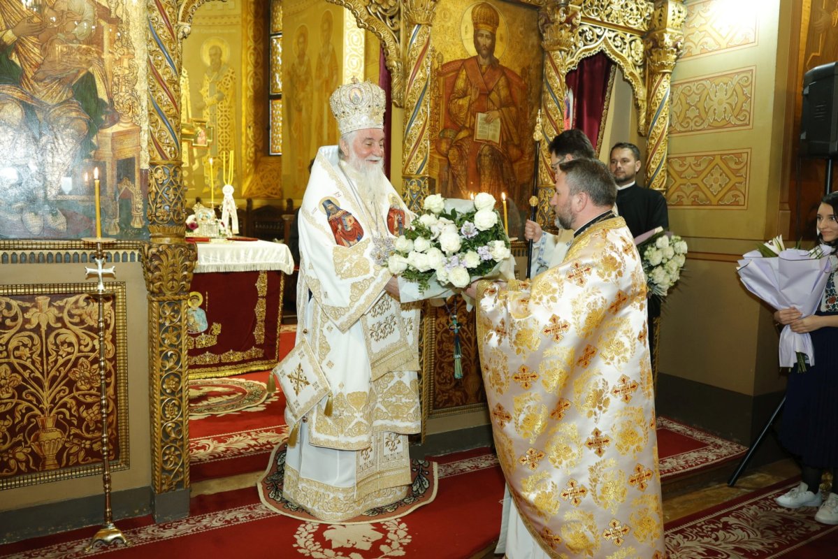 Mitropolitul Olteniei aniversat în catedrala din Craiova 348130
