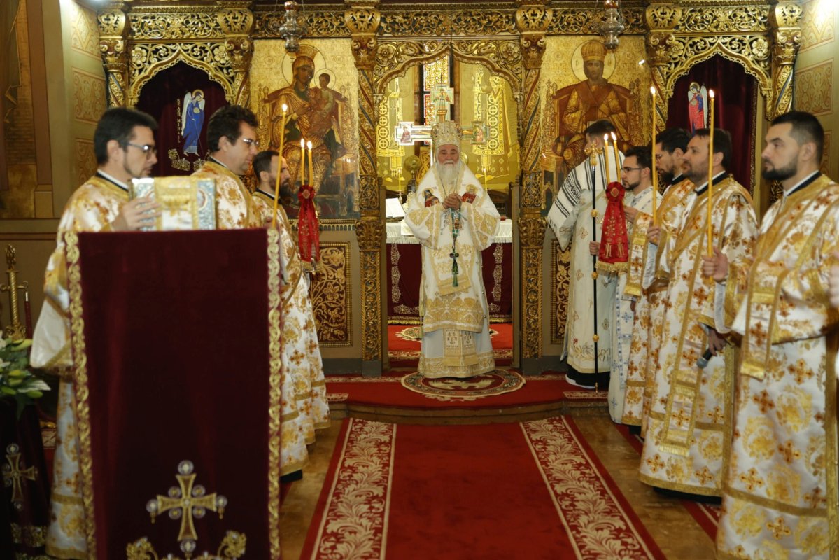 Mitropolitul Olteniei aniversat în catedrala din Craiova 348131