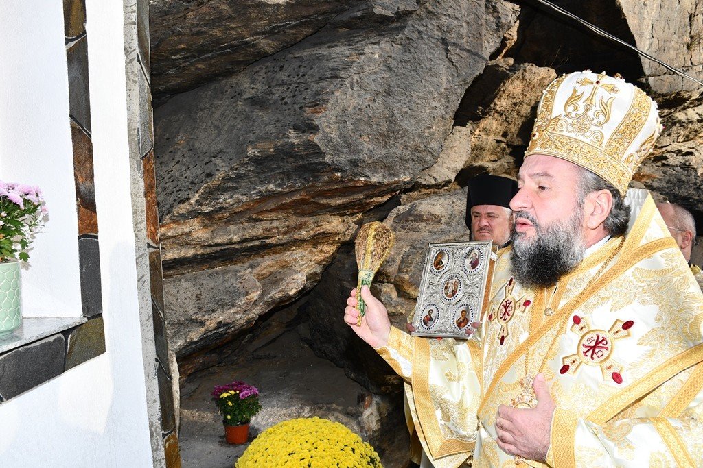 Târnosirea bisericii din stâncă de la Piatra Scrisă 348145