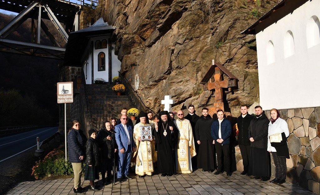 Târnosirea bisericii din stâncă de la Piatra Scrisă 348147