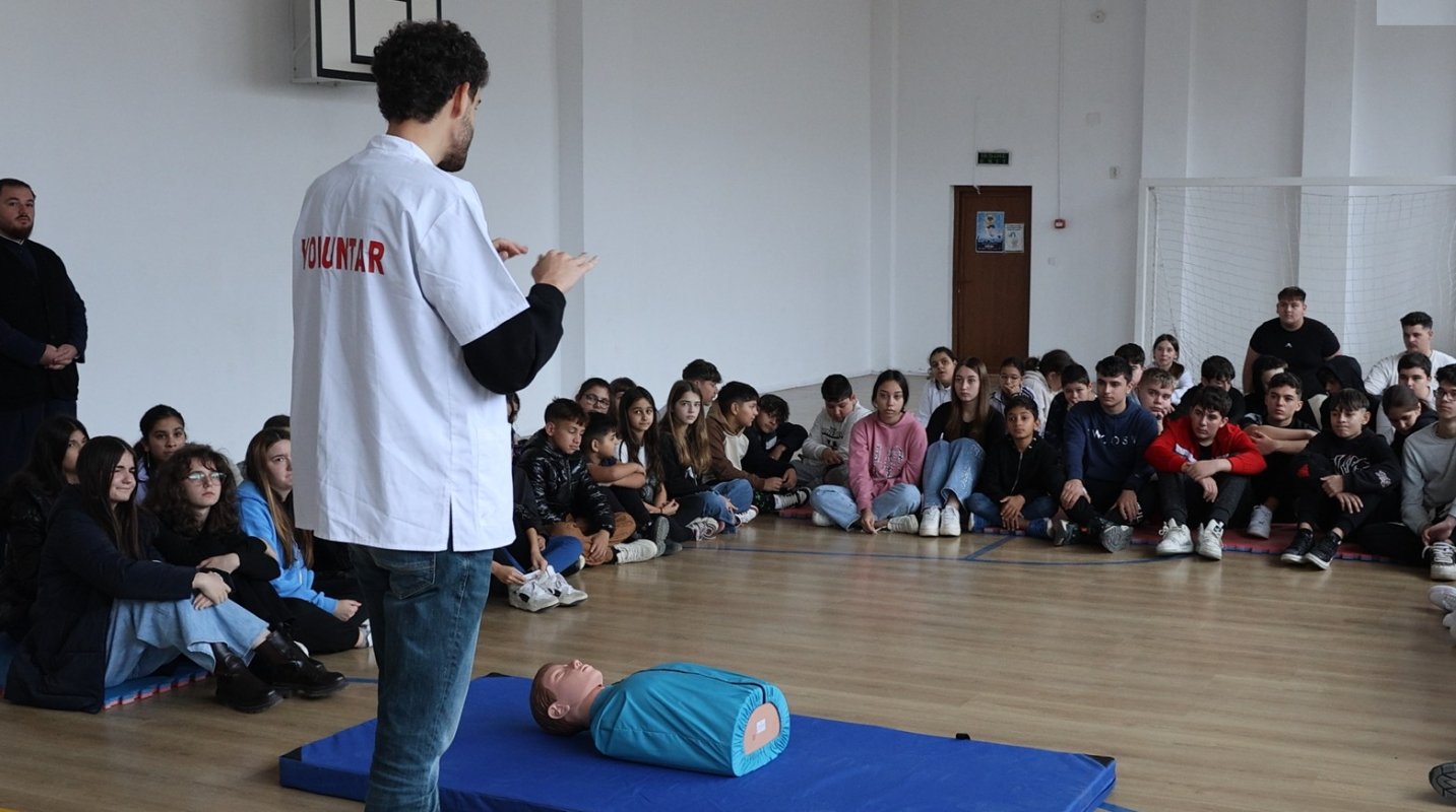 Campanie de educație pentru sănătate la o școală prahoveană 348236