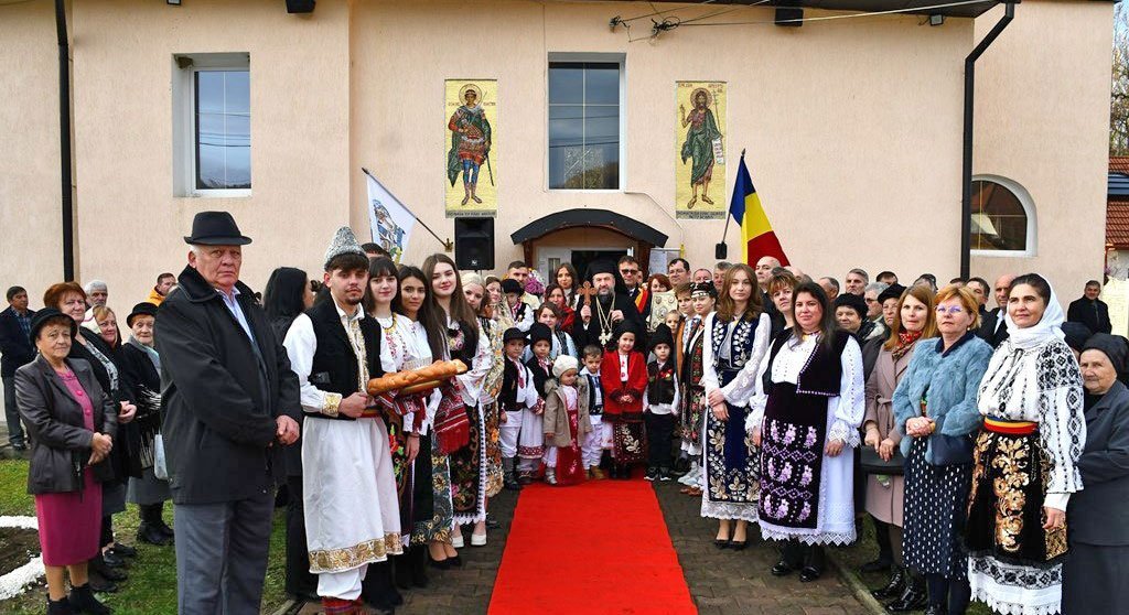 Înnoire și binecuvântare la Parohia Voislova din Caraș-Severin 348233