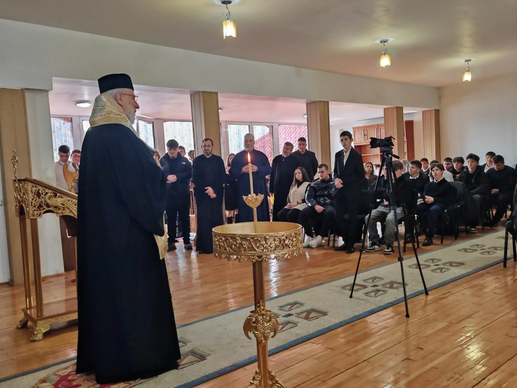 Patru decenii de arhierie pentru Arhiepiscopul Argeșului și Muscelului 348232