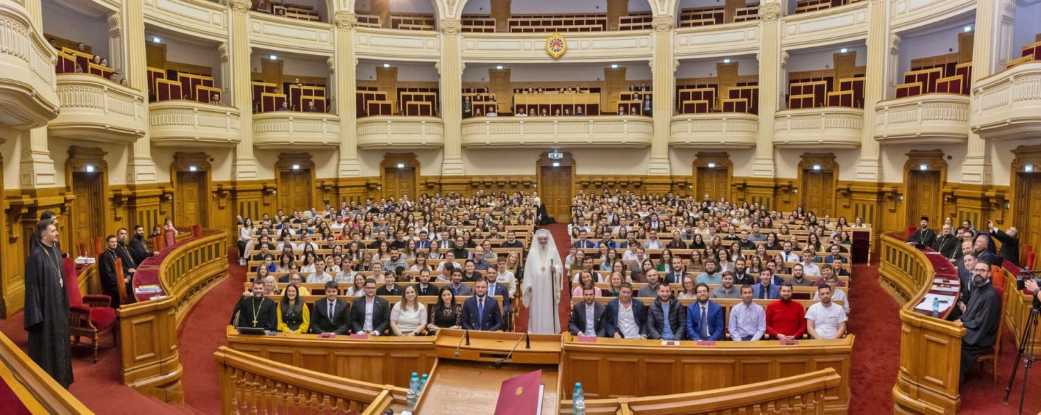 Peste 600 de voluntari premiați în Aula Magna „Teoctist Patriarhul” 348287