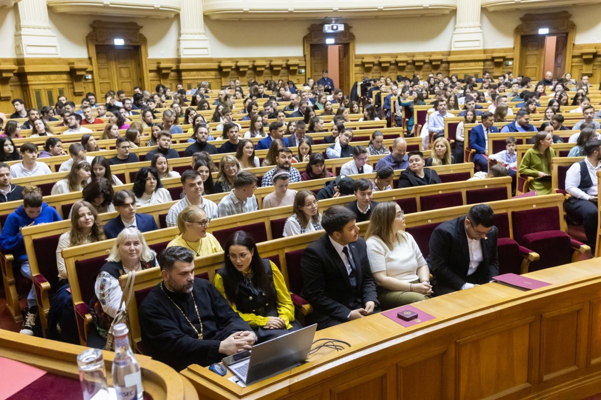 Peste 600 de voluntari premiați în Aula Magna „Teoctist Patriarhul” 348288