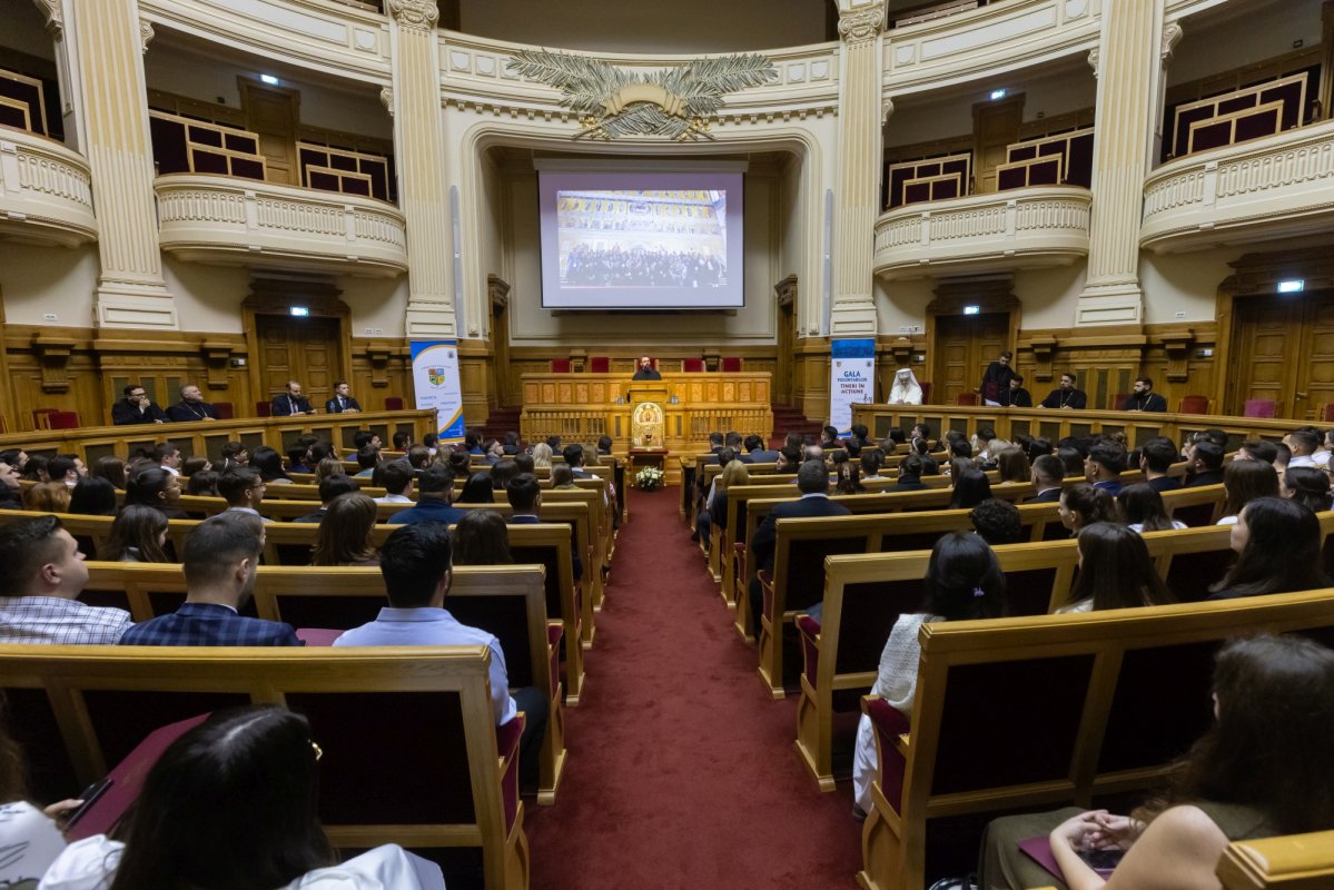 Peste 600 de voluntari premiați în Aula Magna „Teoctist Patriarhul” 348290