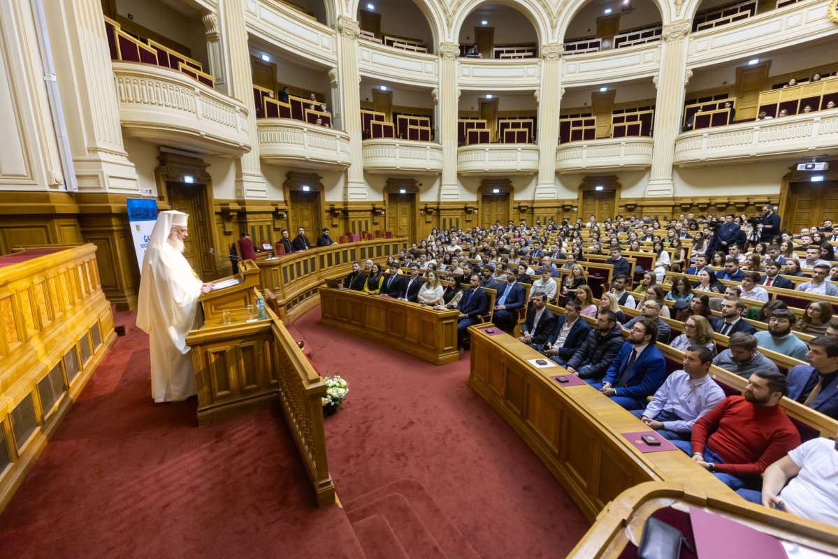 Peste 600 de voluntari premiați în Aula Magna „Teoctist Patriarhul” 348293