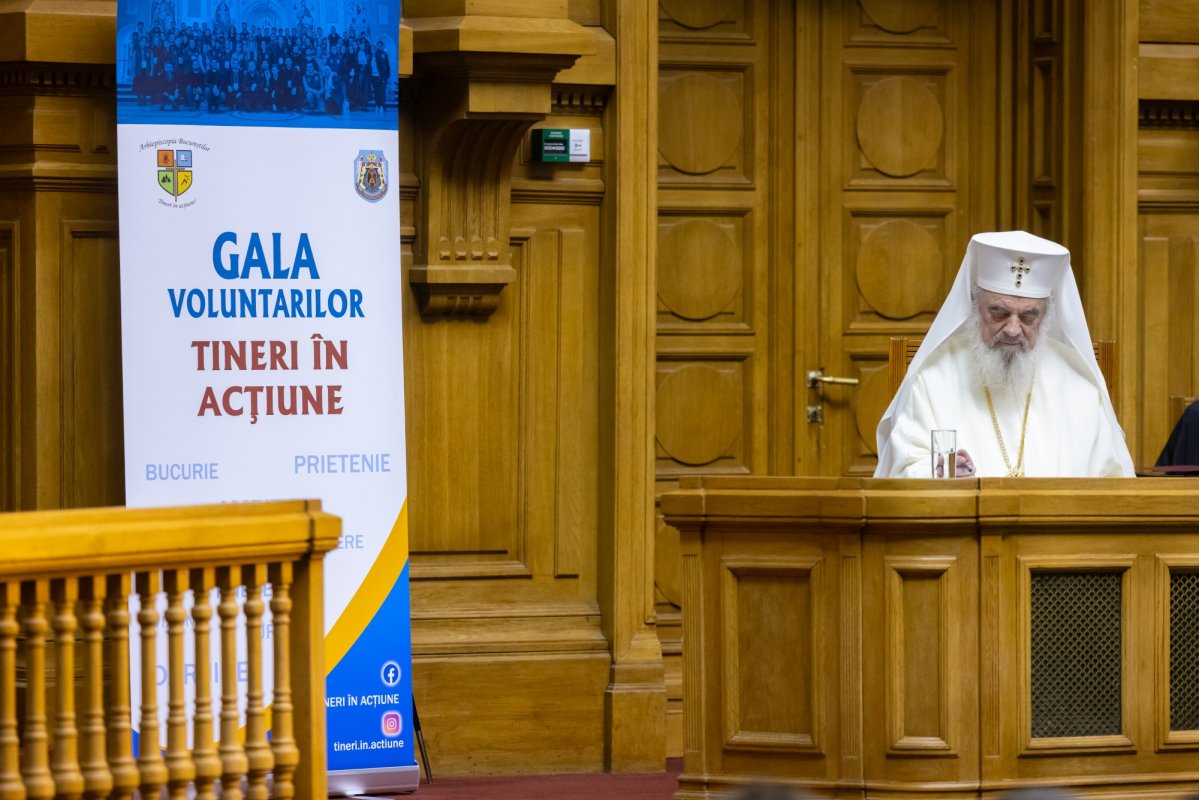 Peste 600 de voluntari premiați în Aula Magna „Teoctist Patriarhul” 348298