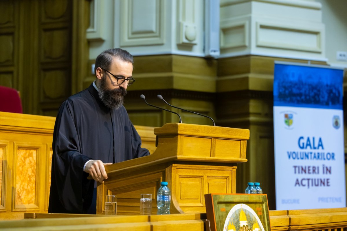 Peste 600 de voluntari premiați în Aula Magna „Teoctist Patriarhul” 348299