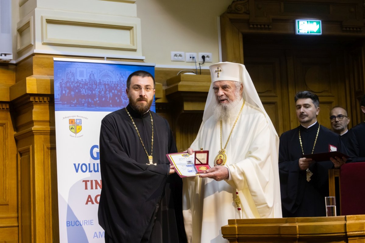 Peste 600 de voluntari premiați în Aula Magna „Teoctist Patriarhul” 348300