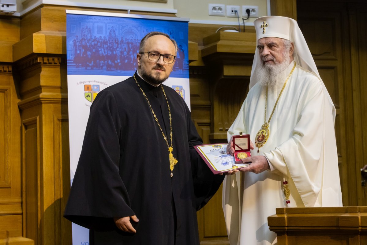 Peste 600 de voluntari premiați în Aula Magna „Teoctist Patriarhul” 348301