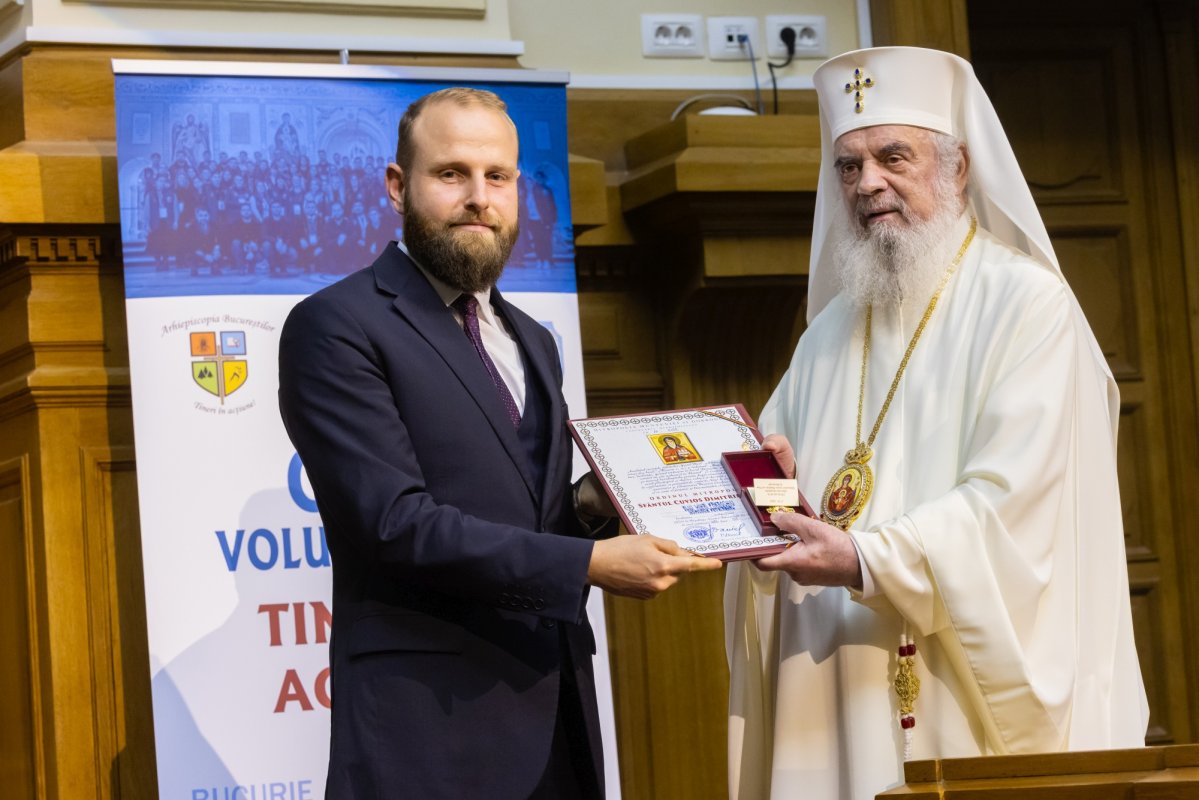 Peste 600 de voluntari premiați în Aula Magna „Teoctist Patriarhul” 348303