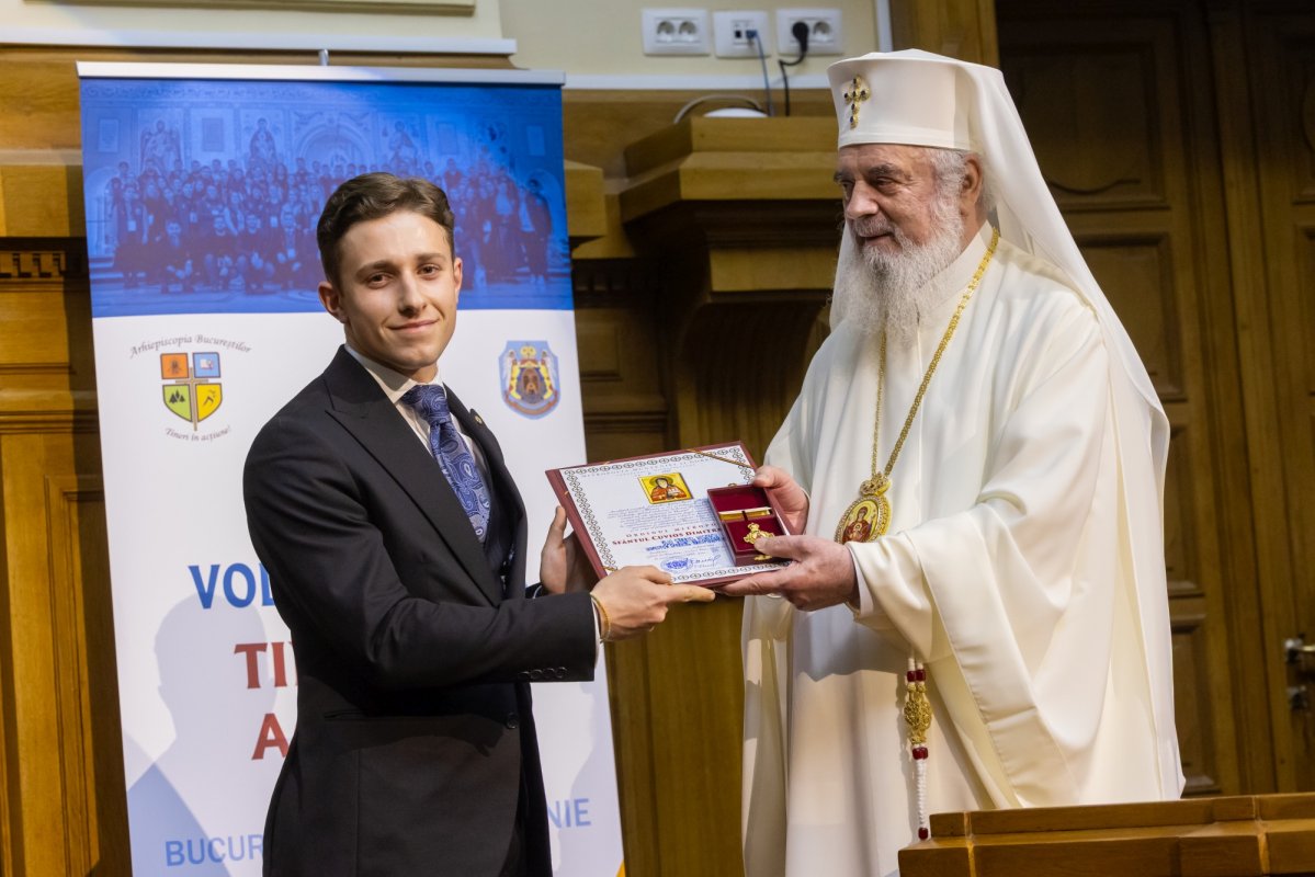 Peste 600 de voluntari premiați în Aula Magna „Teoctist Patriarhul” 348304