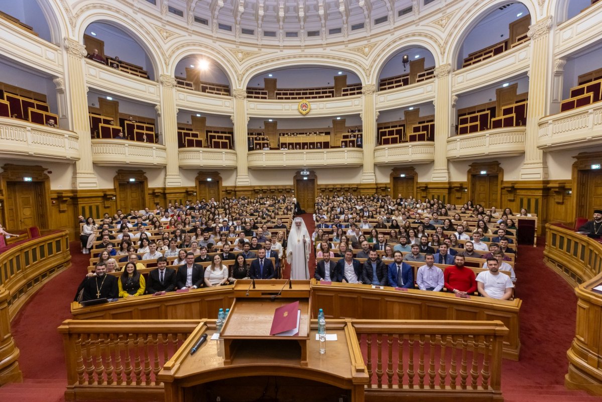 Peste 600 de voluntari premiați în Aula Magna „Teoctist Patriarhul” 348305