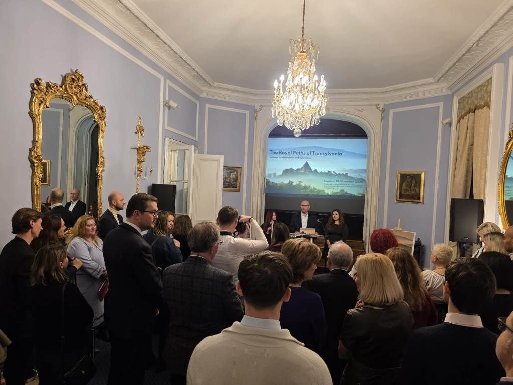 Volumul „Cărările regale ale Transilvaniei”, prezentat la Londra, de ziua de naștere a Majestății Sale Regele Charles al III-lea 348174