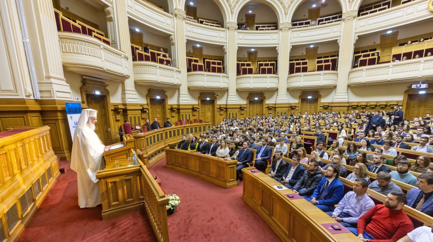 Voluntariatul „Tinerilor în acţiune” - slujire, comuniune şi mărturie frumoasă în Anul Centenar al Patriarhiei Române 348308