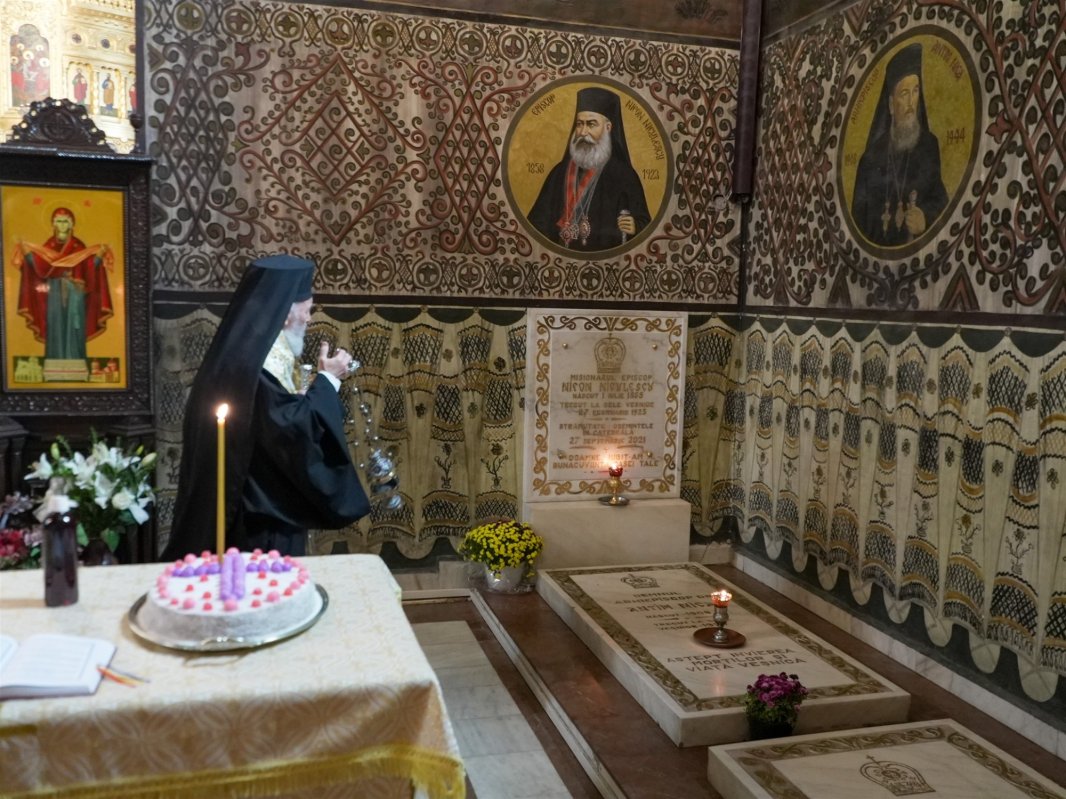 Parastas pentru întemeietorii Eparhiei Dunării de Jos 348362