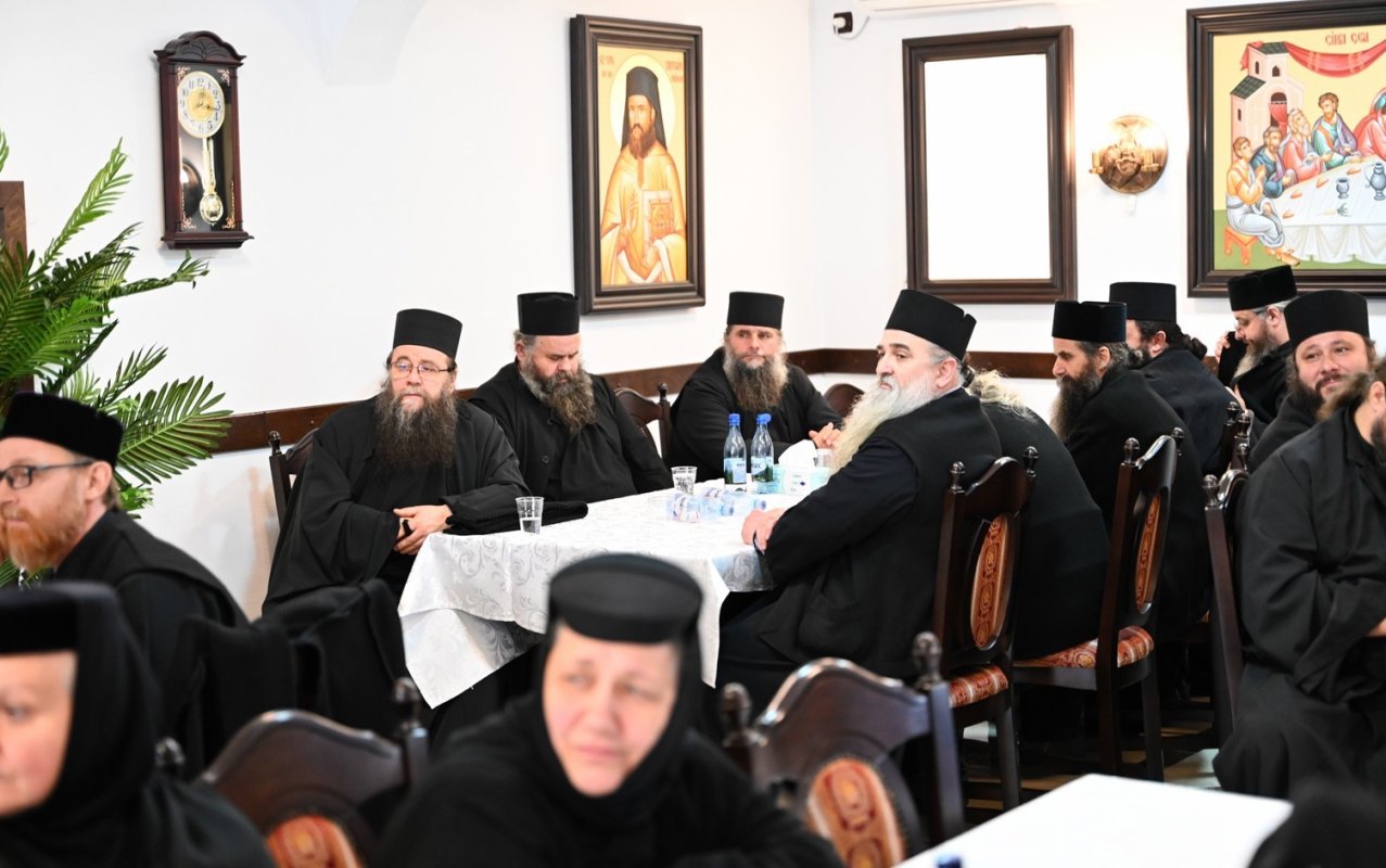 Sinaxă monahală în eparhia hunedoreană 348356