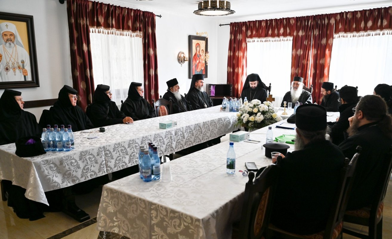 Sinaxă monahală în eparhia hunedoreană 348357