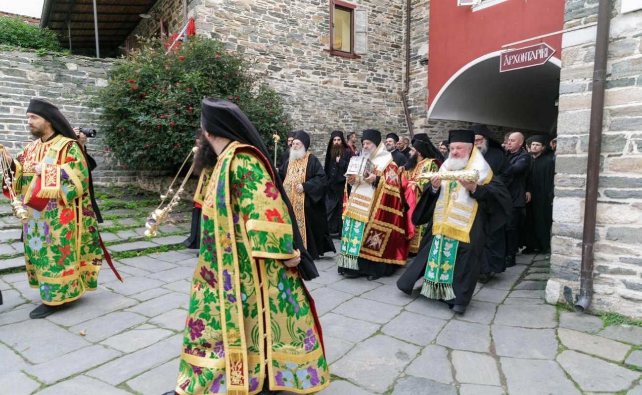 Tomos Patriarhal și Sinodal privind așezarea în ceata Sfinților a celor patru Cuvioși români care s-au nevoit în Sfântul Munte Athos  348388